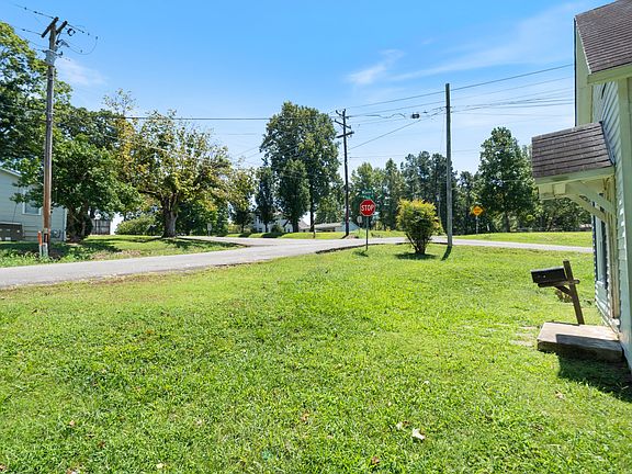 5th image of 206 Freeman Ave