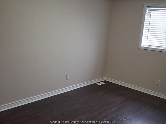 4th image of 1128 Settlers St