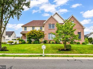 12 Fieldcrest Dr, Columbus, NJ 08022