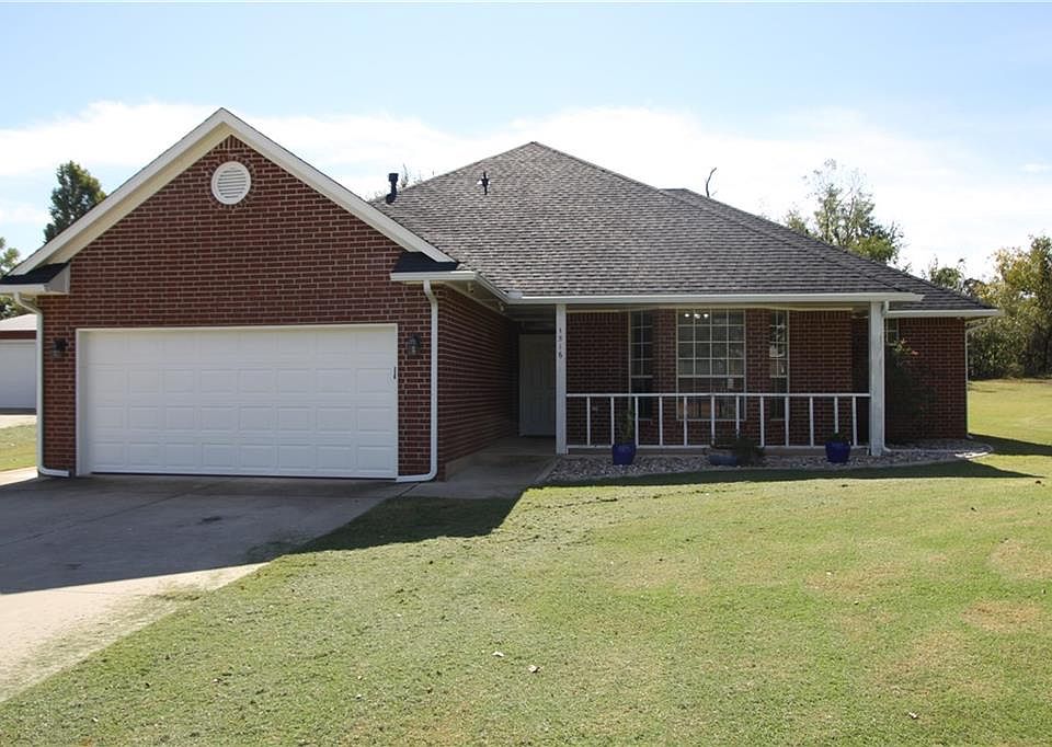 1st image of 1516 E Lily Ln