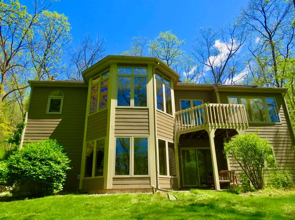13 Heatherdowns Ln, Galena, IL 61036
