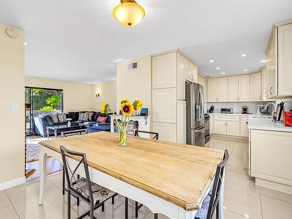 5th image of 11643 Chandler Blvd APT 102