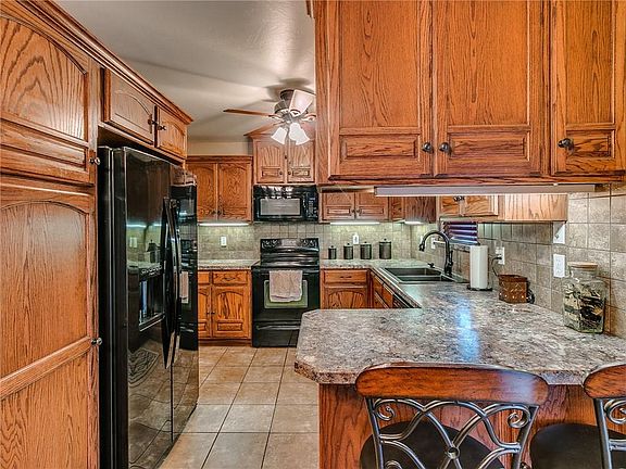 5th image of 705 Markley Ln