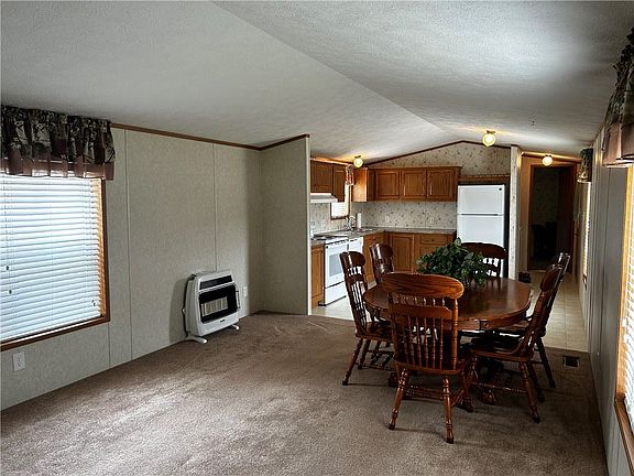 4th image of 204 Hyvue Ln