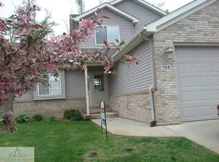 708 Tree Top Trl, Charlotte, MI 48813