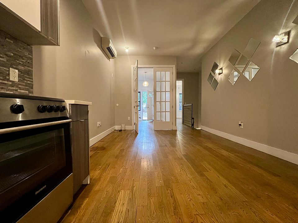 1st image of 1495 Gates Ave #103