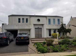 3256 Gary Ln, Merrick, NY 11566