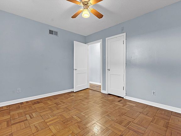 5th image of 3996 Canterbury Dr