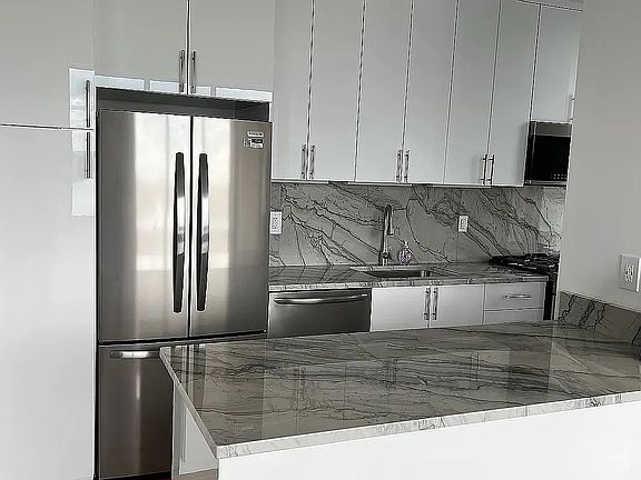 2nd image of 380 Rector Pl APT 21H