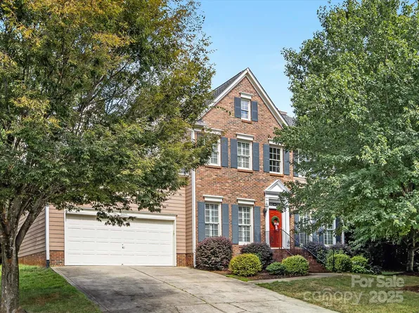 6825 Fairway Point Dr, Charlotte, NC 28269