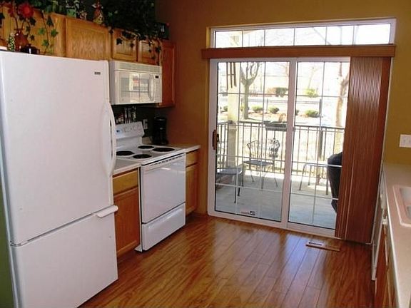4th image of 339 W Vine St #339