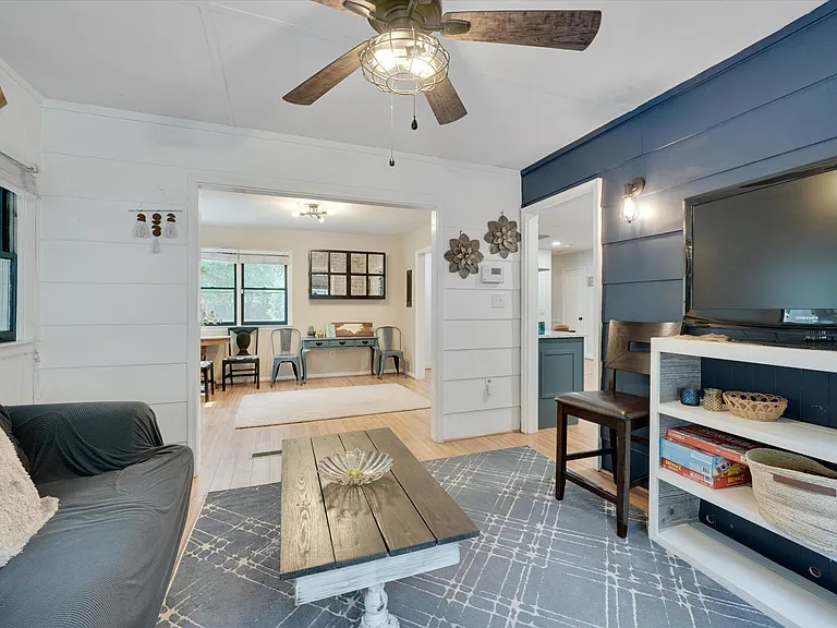409 Northclift Dr — Photo 21