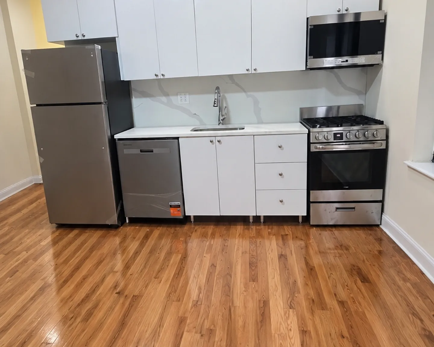 1 bed, 500 sqft, $1,875 — Photo 3