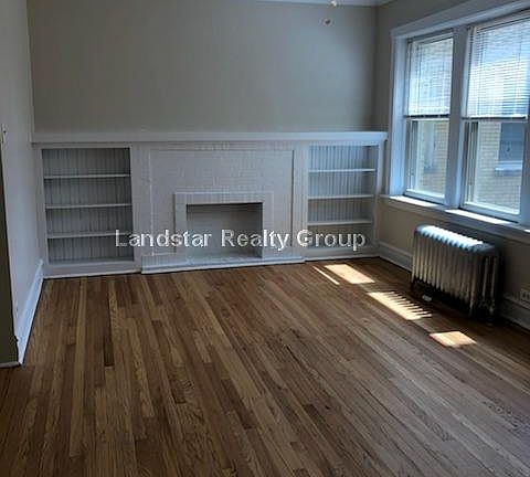 3rd image of 2952 W Belle Plaine Ave #2