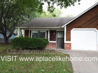 109 SE Greystone Dr, Lees Summit, MO 64063