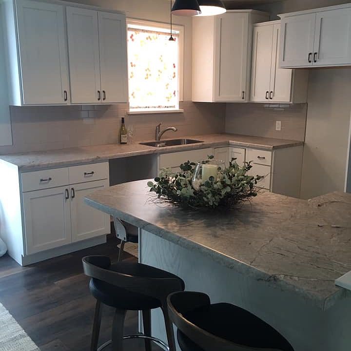1st image of 709 10th Ave W