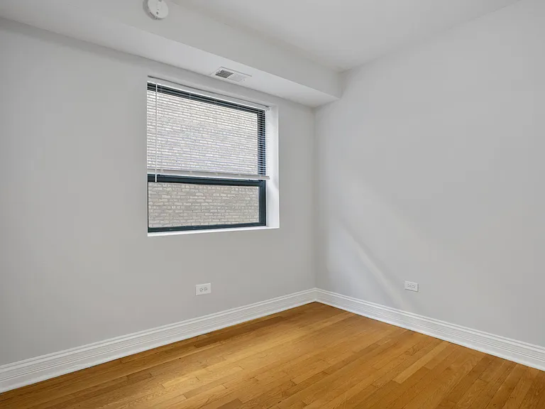 7616 N Marshfield Ave #308 — Photo 9