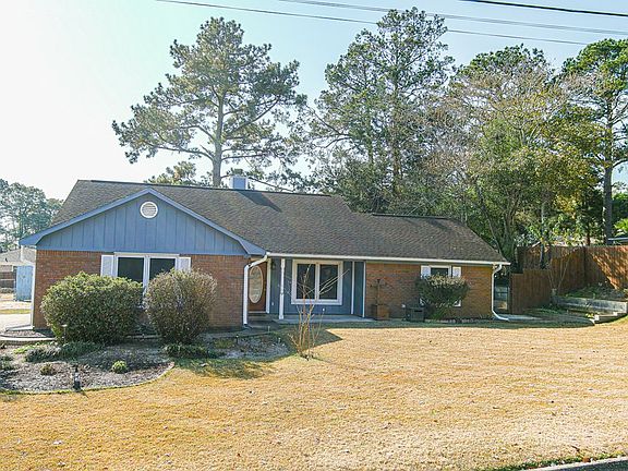 3rd image of 104 Rolling Pines Dr