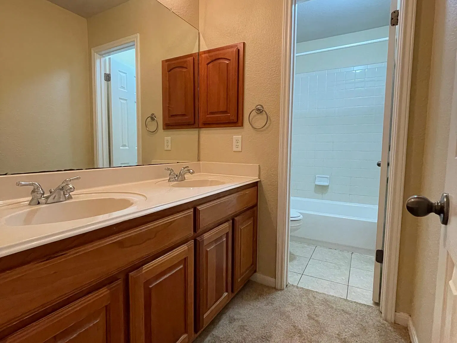 4 bed, 2539 sqft, $2,450 — Photo 3