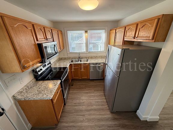 4th image of 2046 Queen St
