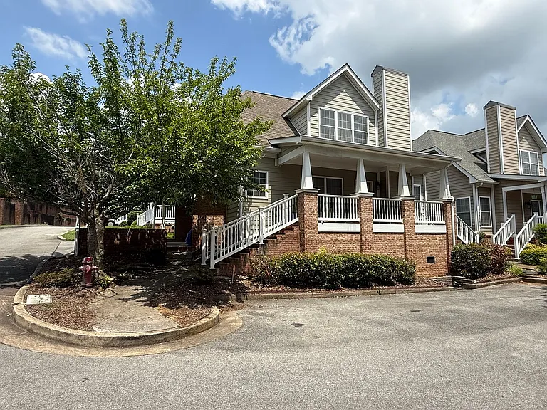 10 Charleston Ct — Photo 1