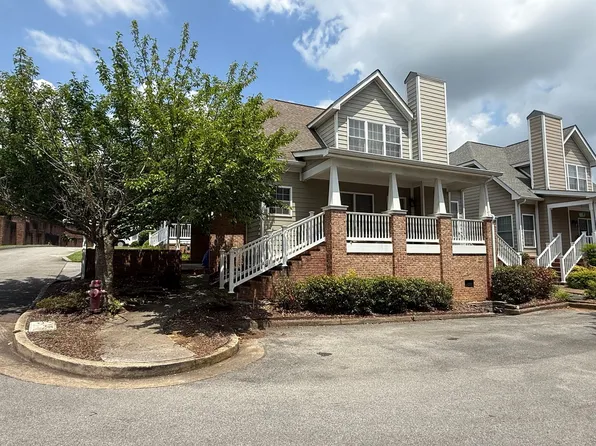 10 Charleston Ct, Johnson City, TN 37604