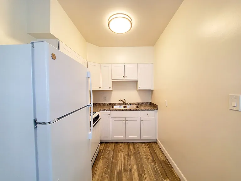 1465 Grand Ave — Photo 96