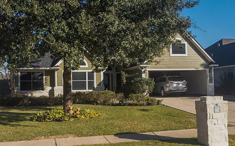 1st image of 903 Victoria Lakes Dr