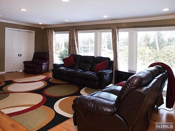 5th image of 88 Blueberry Dr