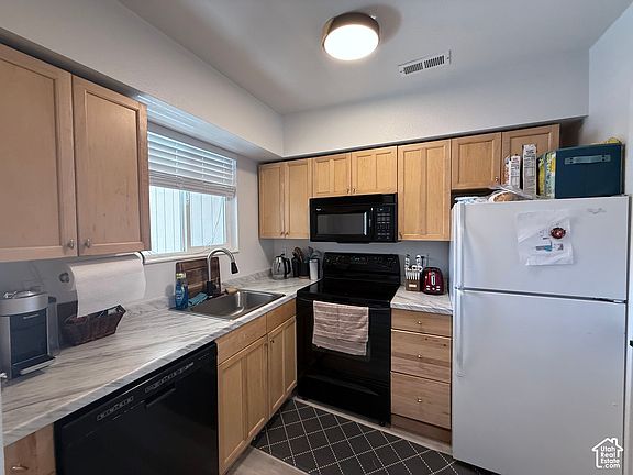 3rd image of 834 E 3950 S APT B