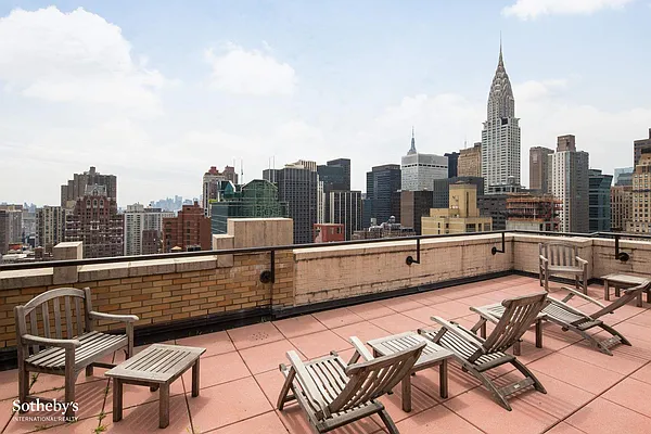 Rented by Sotheby's International Realty | media 18