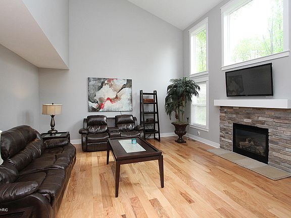 3rd image of 7453 Jamaica Ln