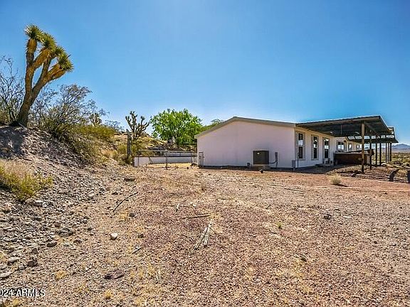 2nd image of 9035 W TUJUNGA Drive