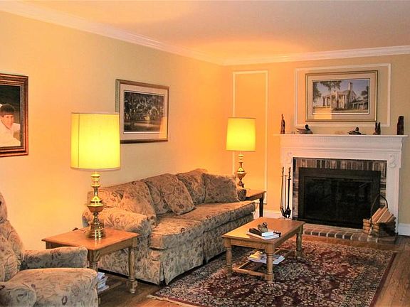 3rd image of 204 Blue Oak Ct