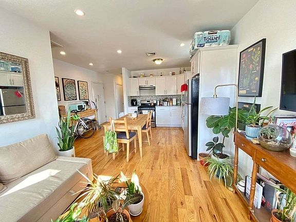 4th image of 35 Garden St #3