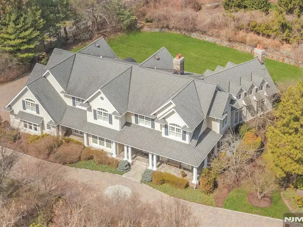 2 Saddle Brook Dr, Ho Ho Kus, NJ 07423