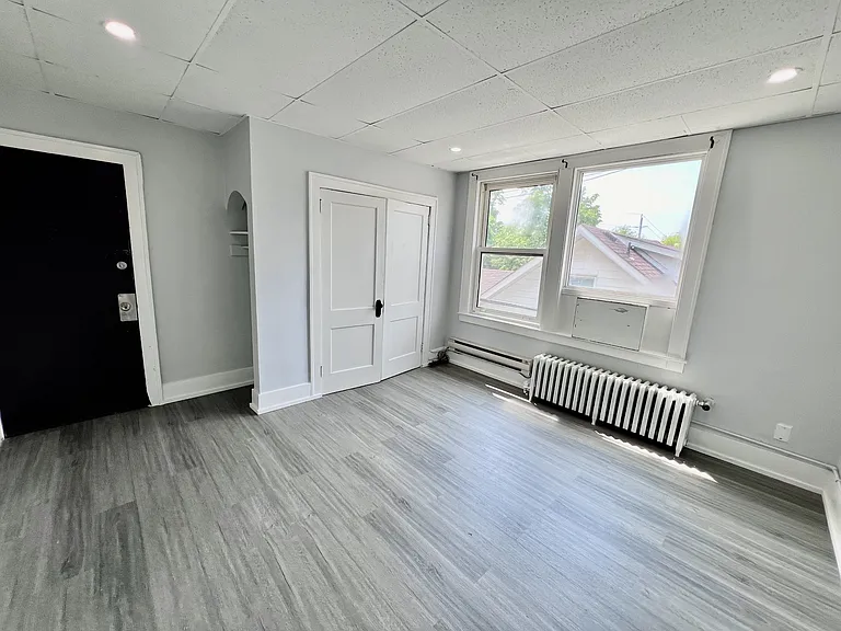 1495 Gladstone Ave — Photo 4