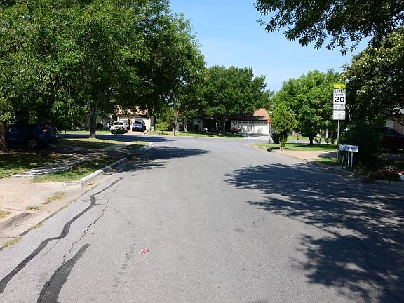 4th image of 803 Ferndale Dr