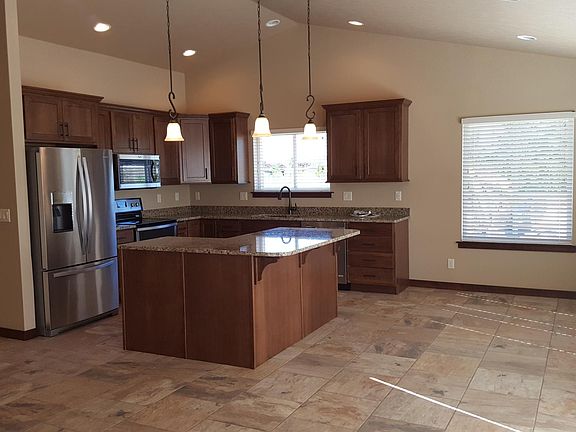 3rd image of 2065 NW Cascade Ave