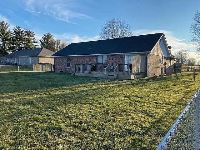 106 Lin Don Dr — Photo 2