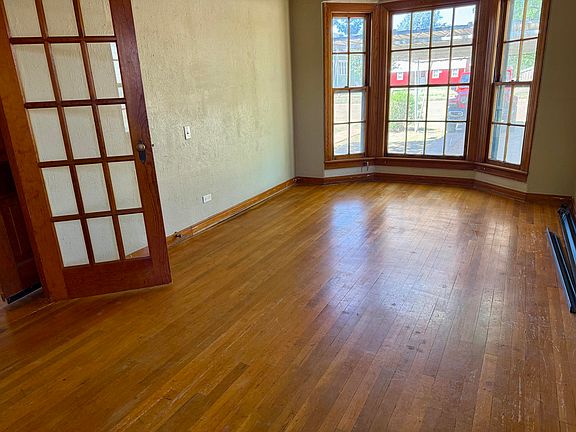 3rd image of 203 S Farmer St
