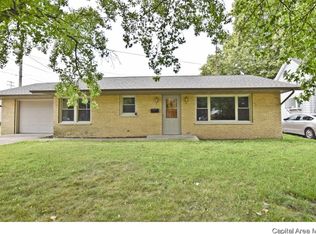 215 W Jefferson St, Girard, IL 62640