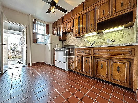 5th image of 4115 18th Ave #1