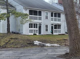 609 Curzon Ct, Howell, MI 48843