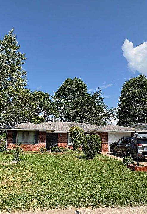 1st image of 18 Potomac Dr