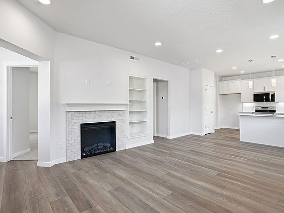 5th image of 23016 E Edgewater Ln