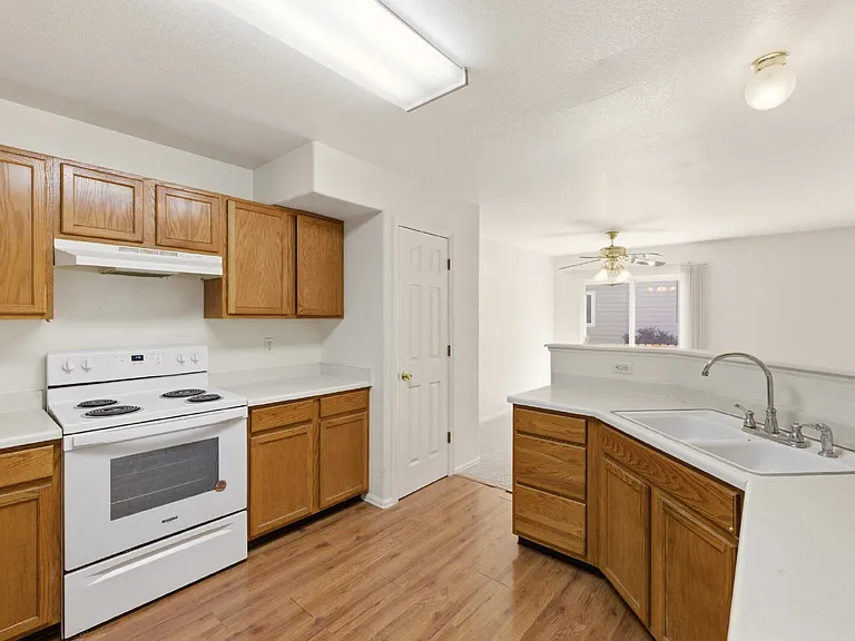 1225 S Zeno Cir #C — Photo 4
