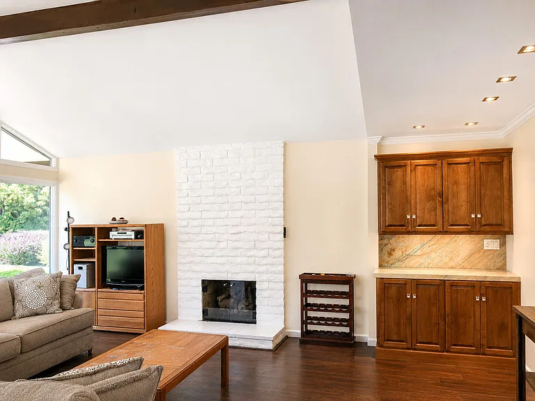 1138 N Patterson Ave — Photo 3