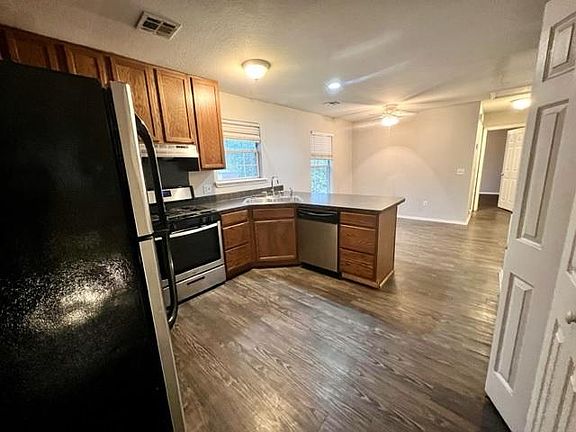 5th image of 112 E Neal St #112NEAL