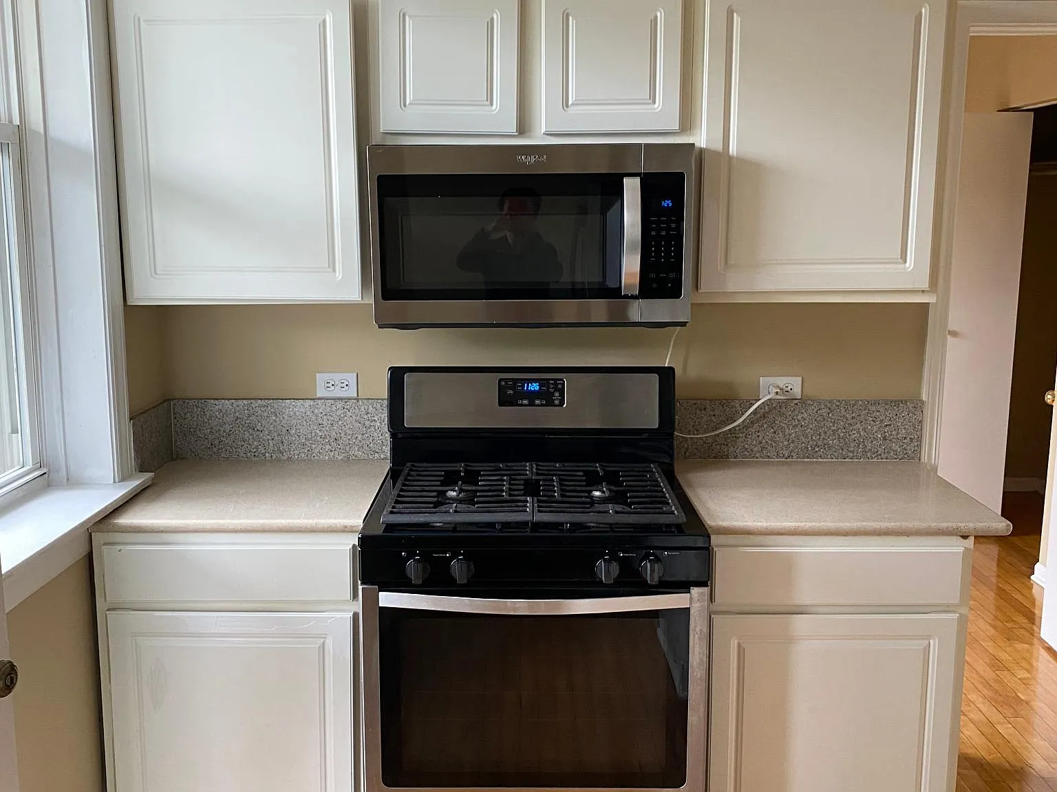 2 bed, 1150 sqft, $1,900 — Photo 2